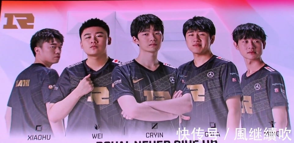 形成了与詹 形成了与詹